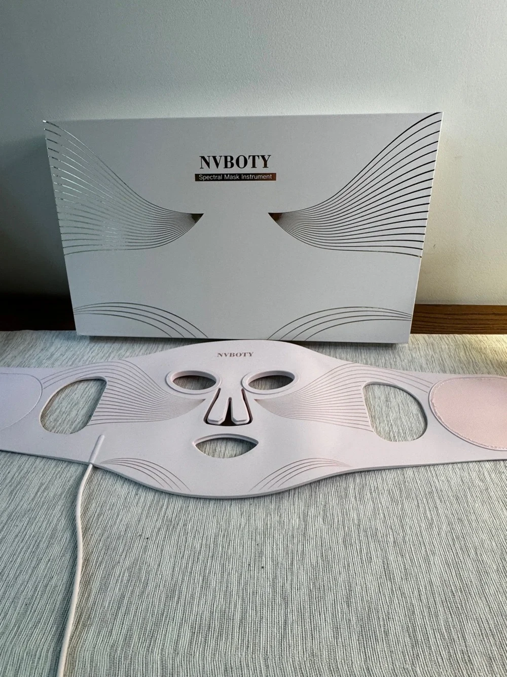 Red LED Facial Mask – Hands-Free Spectral Therapy